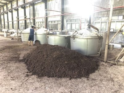 茅臺(tái)鎮(zhèn)酒廠生產(chǎn)了這么多酒,酒糟都去哪兒了?